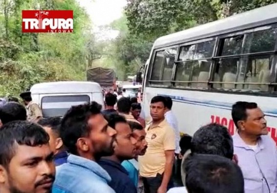 Seven Injured after a Bus and Maruti Swift car crashed on National Highway in front of Sepahijala Sanctuary : Three Critical